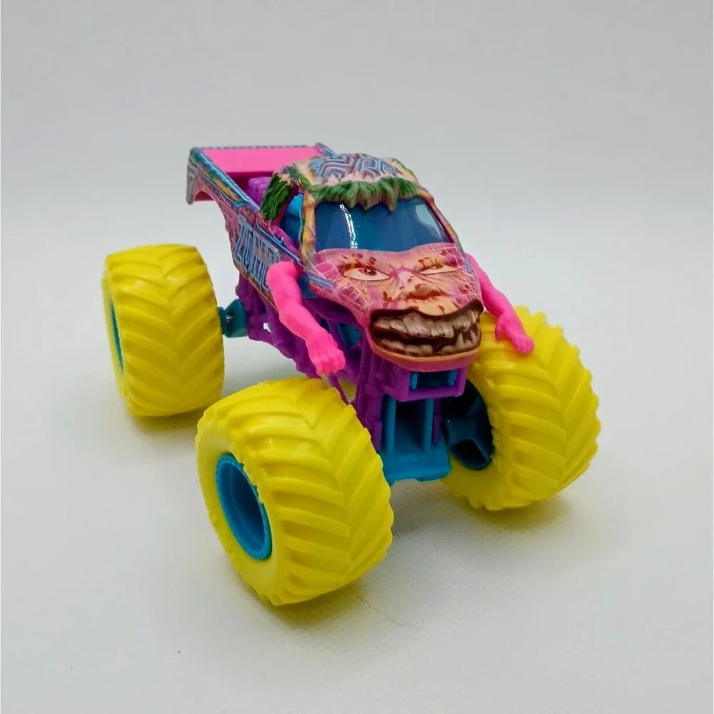 Spin Master Monster Jam Zombie Cyberflare Truck New 1:64 Pink Arms